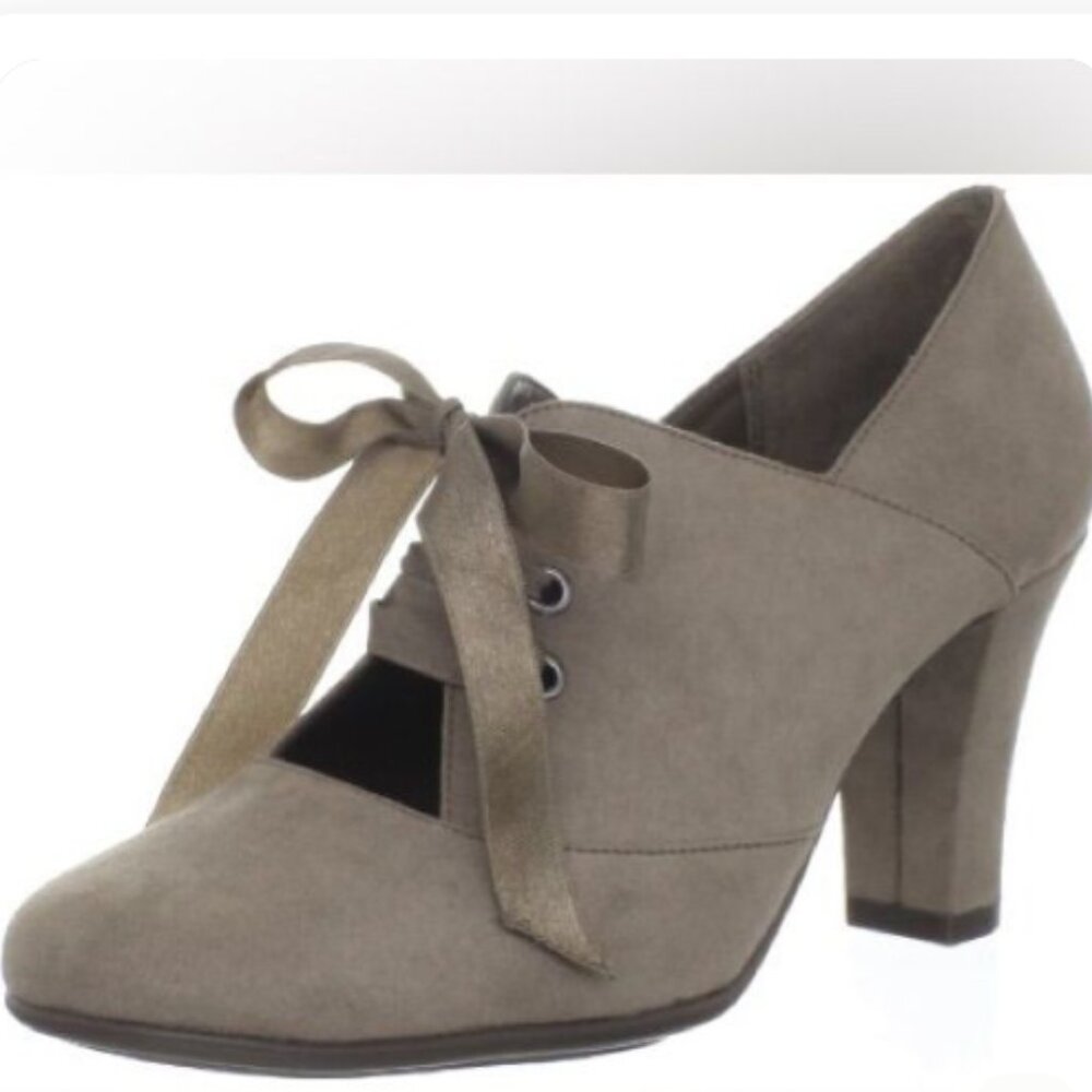 Like New Size 7 Aerosoles Minor Role Suede Leather Taupe Lace Up Pumps (ABBA)